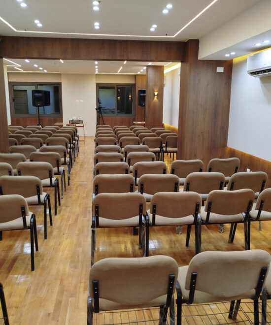 Capacity: 100 people